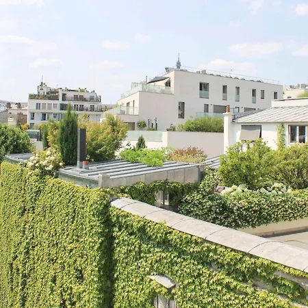Quiet Overlooking A Large Garden Paris