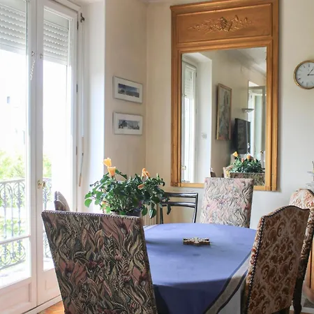 Quiet Overlooking A Large Garden Appartement